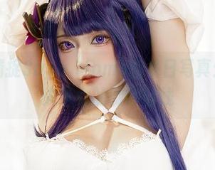 在线捕捉Sayo Momo的冬日写真：斯拉夫少女的微妙曲线